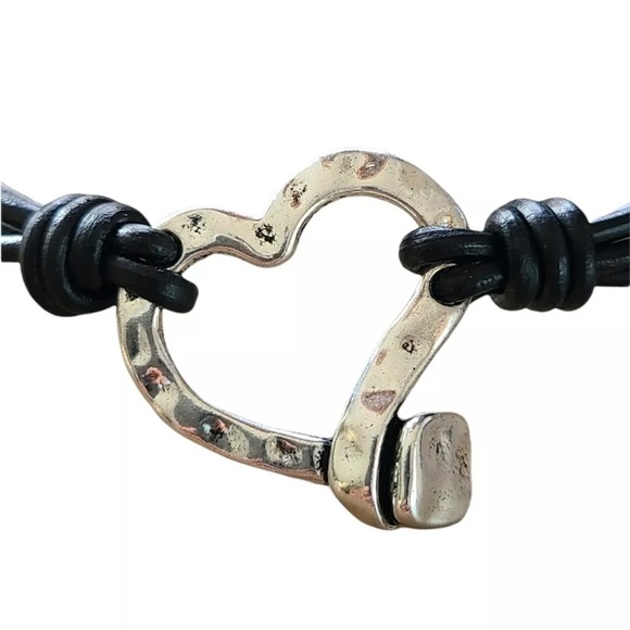 HAMMERED HEART • Boho Bracelet • Silver Plates with black leather - Picture 2 of 12